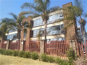 1783.15002441406 m² Industrial space in Strydompark