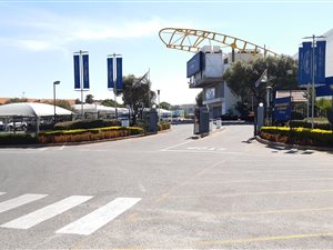 60 m² Commercial space in North Riding