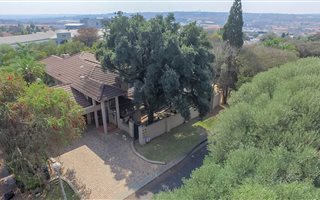 4 Bedroom House in Zwartkop