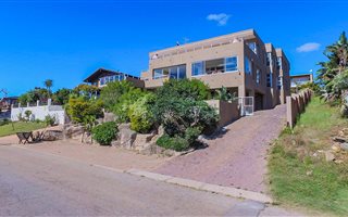 7 Bedroom House in Wavecrest