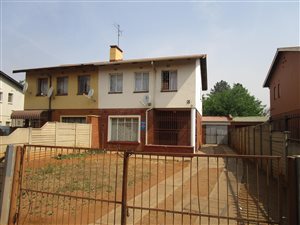 3 Bed Apartment in Vanderbijlpark Central