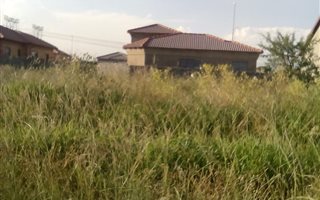 1000 m² Land available in Falcon Ridge