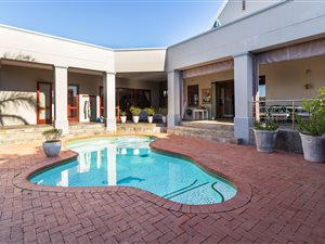 4 Bed House in Mount Croix