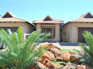 4 Bed House in Silver Lakes Golf Estate