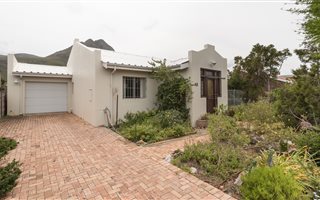 4 Bedroom House in Kleinmond