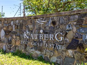 750 m² Land available in Katberg