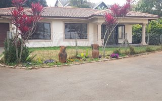 2 Bedroom Garden Cottage in Forest Hills