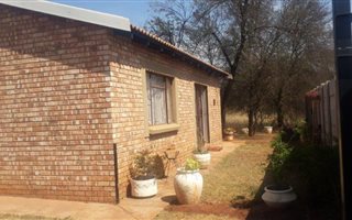2 Bedroom House in Kameeldrift East