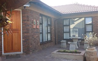 1 Bedroom Garden Cottage in Zwartkop