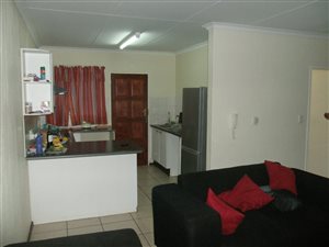 2 Bed Apartment in Ruimsig