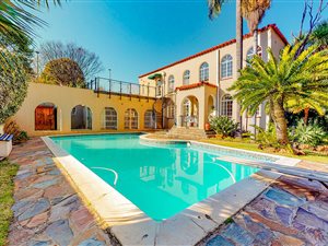 5 Bed House in Westcliff