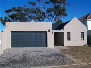 3 Bed House in Fairview Golf Estate
