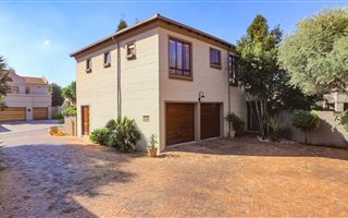 4 Bedroom Townhouse in Centurion Golf Estate