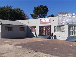 350 m² Commercial space in Windsor Glen