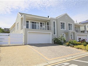 3 Bed House in Meerhof Estate