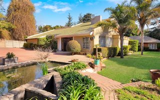 6 Bedroom House in Gallo Manor