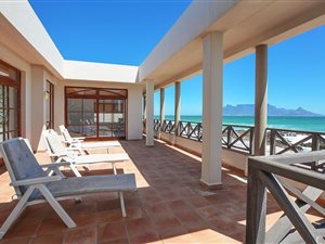 5 Bed House in Bloubergstrand