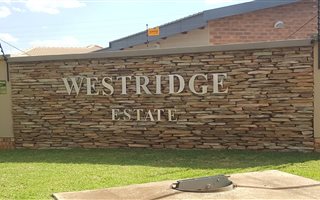 805 m² Land available in Delmas West