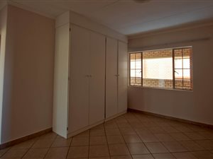 2 Bed Apartment in Hazeldean (Silverlakes Surroundings)