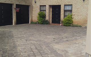 3 Bedroom House in Kosmosdal