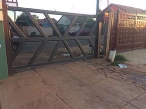 2 Bed House in Mahube Valley