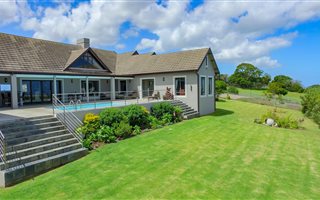 4 Bedroom House in Theescombe