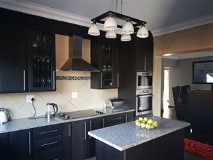 5 Bed House in Ninapark