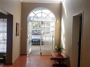 320 m² Office Space in Westdene