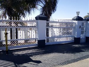 7 Bed House in Laudium