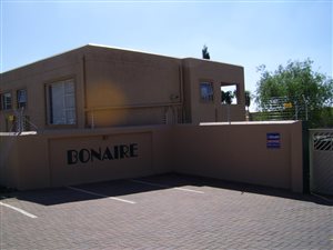 2 Bed Apartment in Constantia Kloof