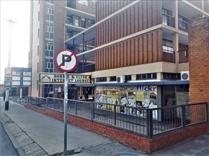 90 m² Industrial space in Gezina