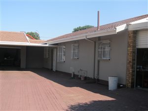 3 Bed House in Van Riebeeck Park