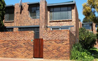 4 Bedroom Duplex in Maroelana