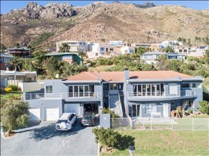 5 Bed House in Mountainside