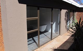 3 Bedroom Apartment in Universitas