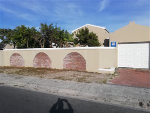 6 Bed House in Strandfontein