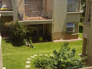 2 Bed Flat in Lombardy East