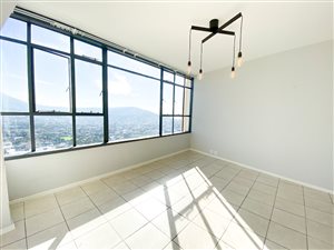 2 Bed Apartment in Vredehoek