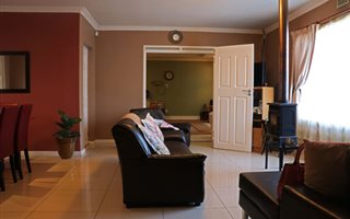 8 Bedroom House in Zeekoevlei