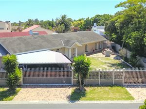 5 Bed House in Panorama