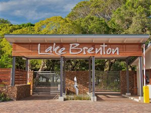 560 m² Land available in Lake Brenton