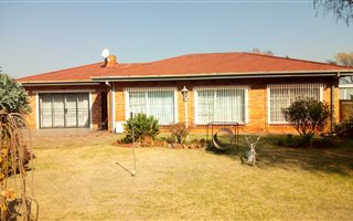 4 Bedroom House in Edelweiss