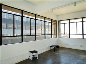 1.5 Bed Apartment in Maboneng