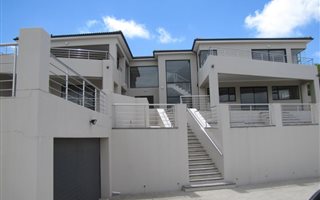 6 Bedroom House in Sonstraal Heights