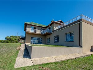 5 Bed House in Paradise Beach