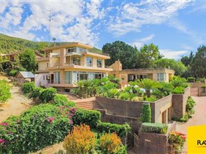 6 Bed House in Paarl