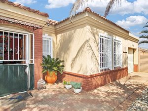 2 Bed House in Eloffsdal