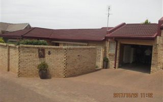 2 Bedroom Townhouse in Kiepersol
