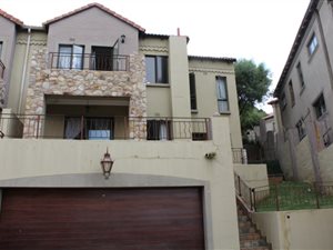 3 Bed Duplex in Constantia Kloof