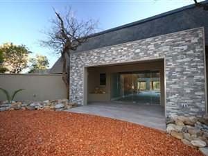 4 Bedroom House in Raptors View Wildlife Estate